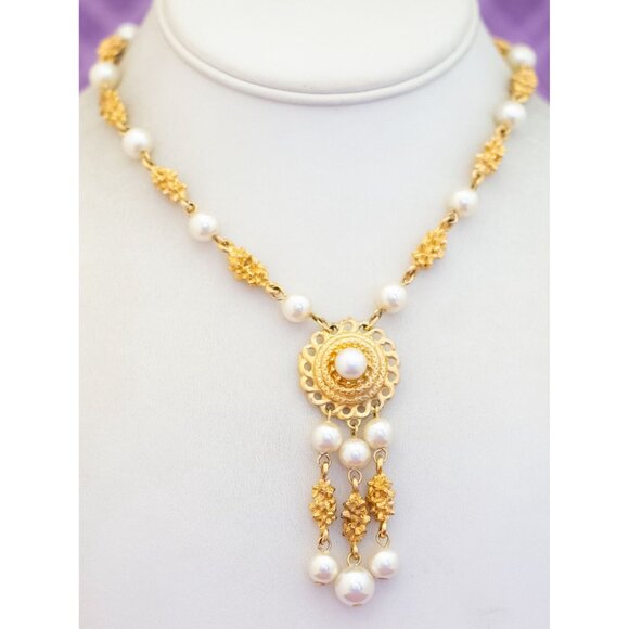 16 inch, Vintage White Faux Pearl Beads Gold Tone Floral Choker Necklace - Q40 - Picture 2 of 3